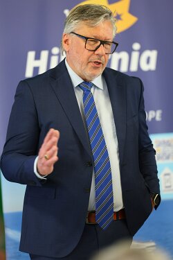 1Y3A3694